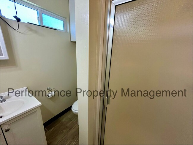 Building Photo - Cute 1 Bed/1 Bath Home in N Bakersfield