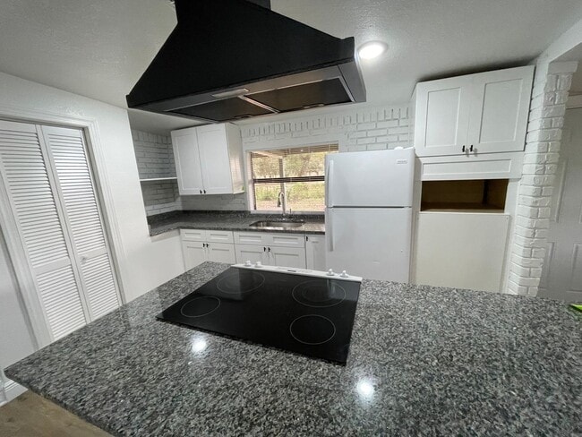 Building Photo - 3 Bed 2 Bath Thonotosassa