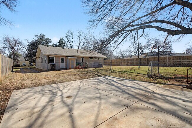 Building Photo - "Charming 1951 3-bedroom, 2-bath Classic with Modern Kitchen Updates & Spacious Backyard!"