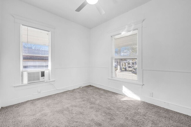 Building Photo - 526 W Munson St