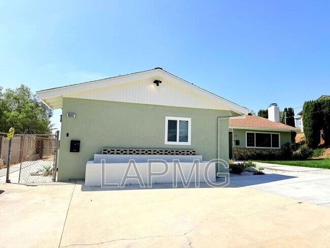 Building Photo - 10839 Fellows Ave
