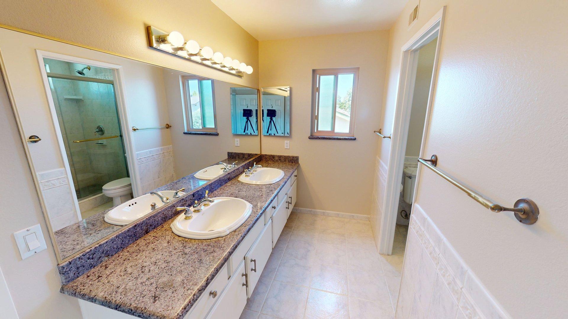 Building Photo - 2431 Deerfield Ct