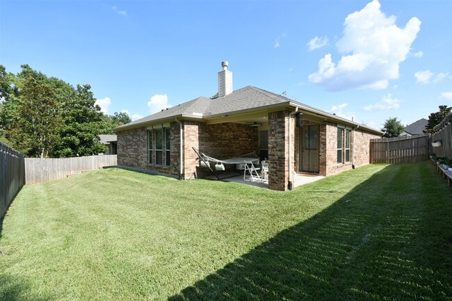 Building Photo - 221 Lake Estates Dr