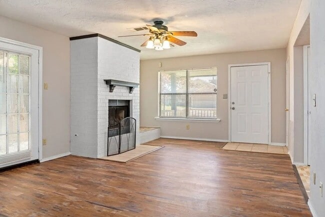 Building Photo - 4013 SW Sunflower Ln