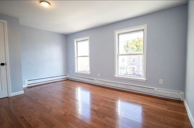 Building Photo - 693 Chestnut St