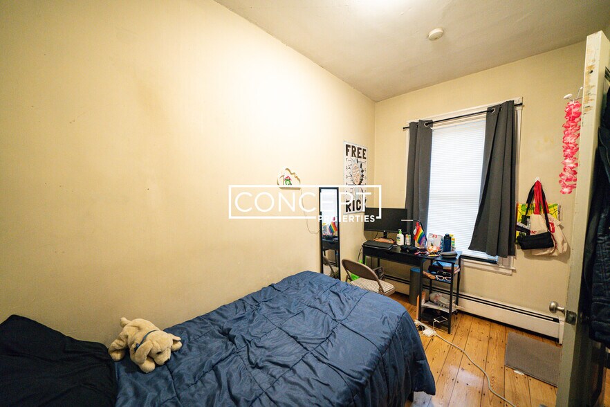 Building Photo - 135 St Alphonsus St