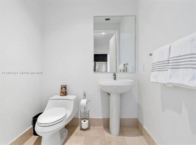 Building Photo - 18101 Collins Ave