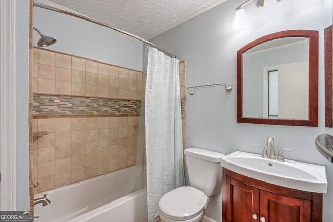 Building Photo - 428 Riverlake Ct