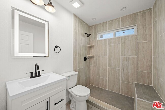 Building Photo - 6257 Lindley Ave