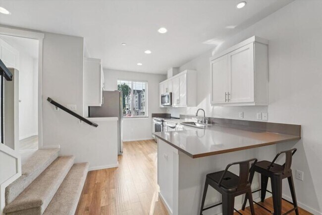 Building Photo - 2 bedroom in Mountlake Terrace WA 98043