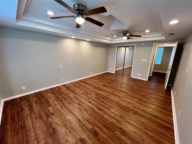 Building Photo - 300 W 4th St