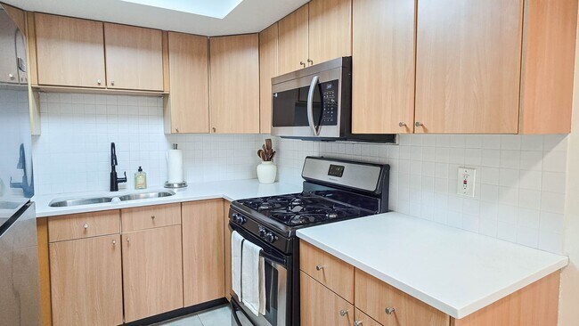 Building Photo - 525 S 900 E