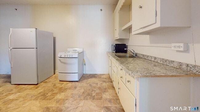 Building Photo - 666 Main St