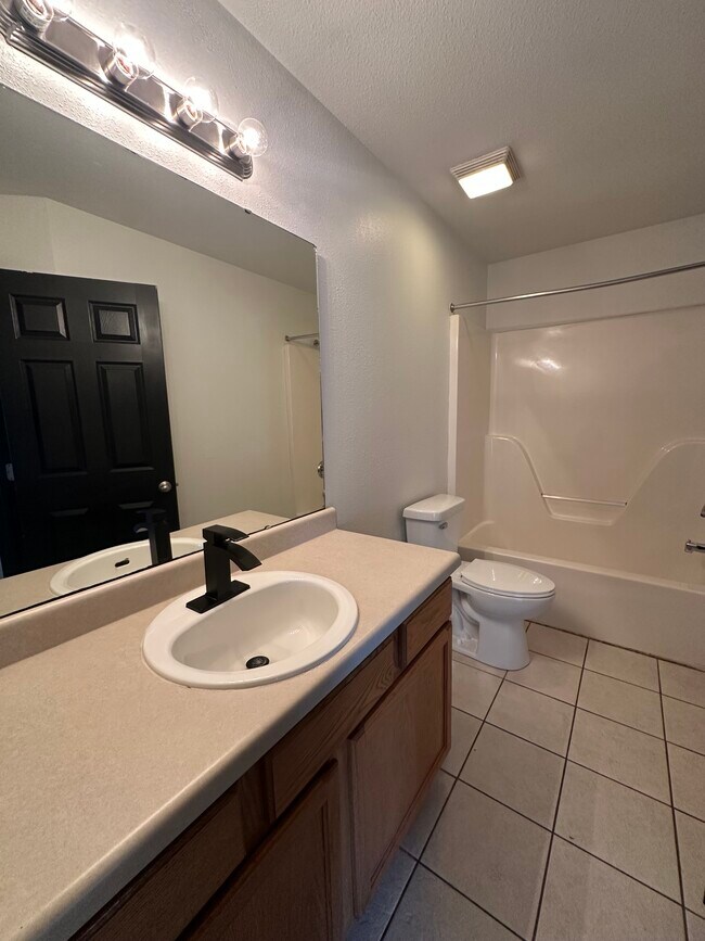 Building Photo - 647 S Hazelnut Ave