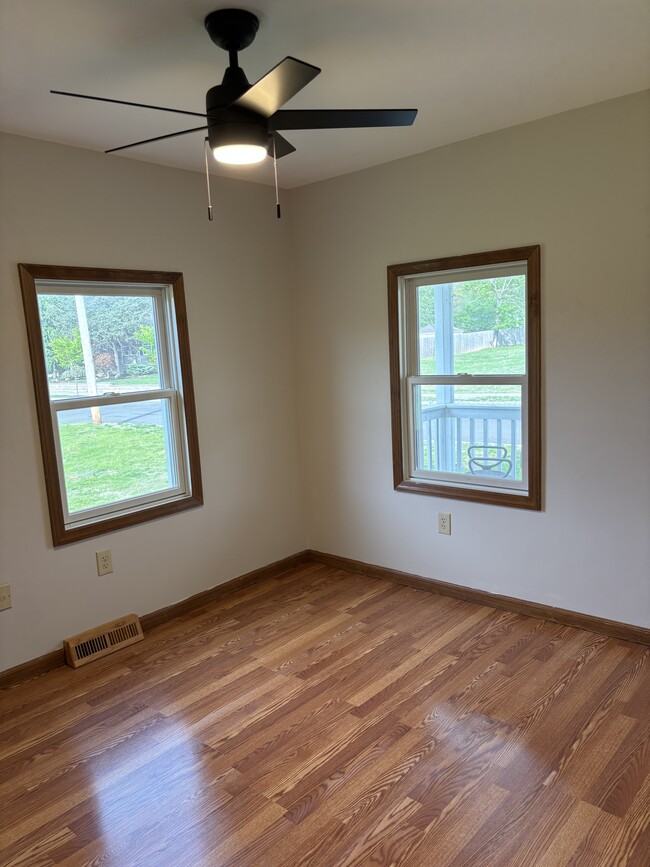 Building Photo - 58 Riverview Ave