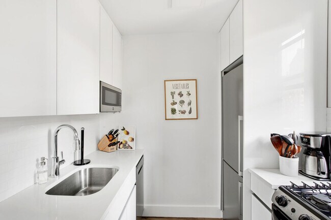 Building Photo - 330 W 58th St