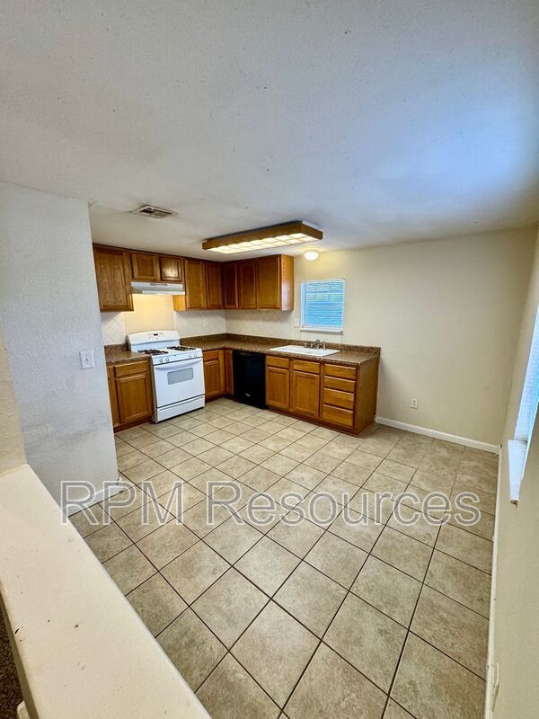 Building Photo - 118 Birch Ave