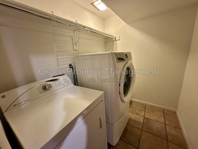 Building Photo - 852 S Quail Way