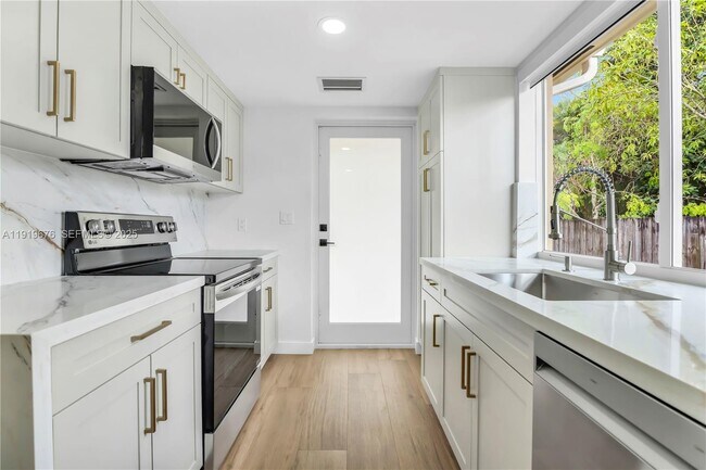 Building Photo - 6499 SW 39th St