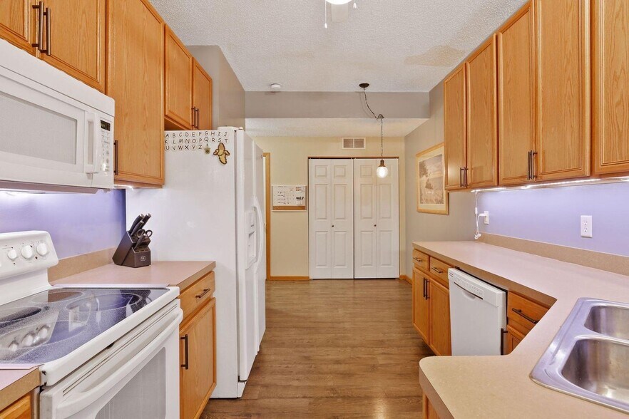Building Photo - 17083 Encina Path