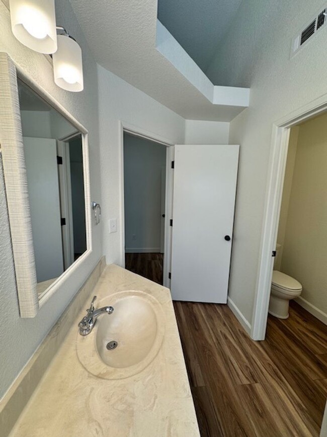 Building Photo - North Hilltop 3 Bedroom Home AVAILABLE FOR...