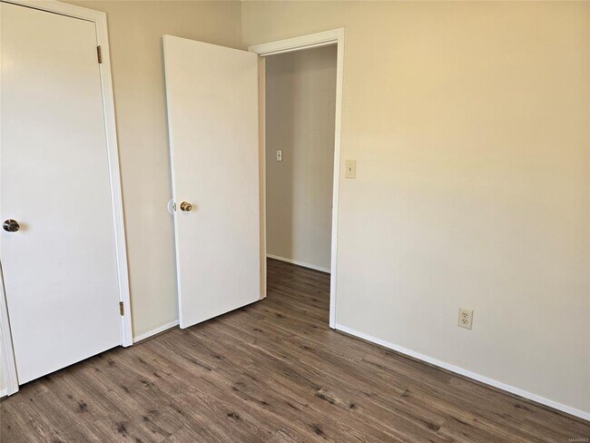 Building Photo - 262 Joyce St