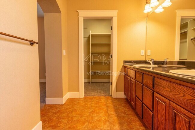 Building Photo - 2537 Plymouth Oaks Ct