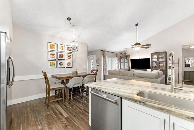 Building Photo - 203 Timberlane Cir