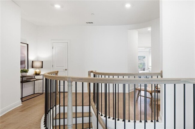 Building Photo - 110 Via Roma