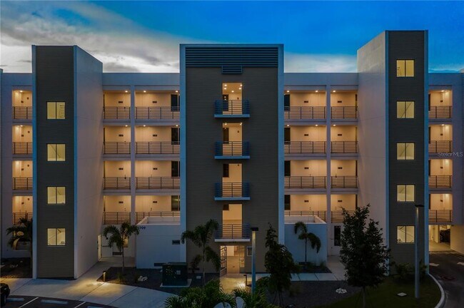 Building Photo - 1709 N Tamiami Trl