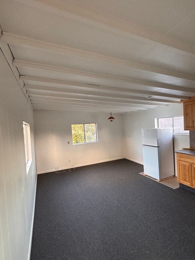 Building Photo - 1 bed/1 bath Studio/Apartment In Monterey - Very close to DLI & NPS