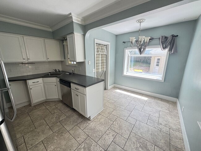 Building Photo - 3 bedroom home in SE Grand Rapids!