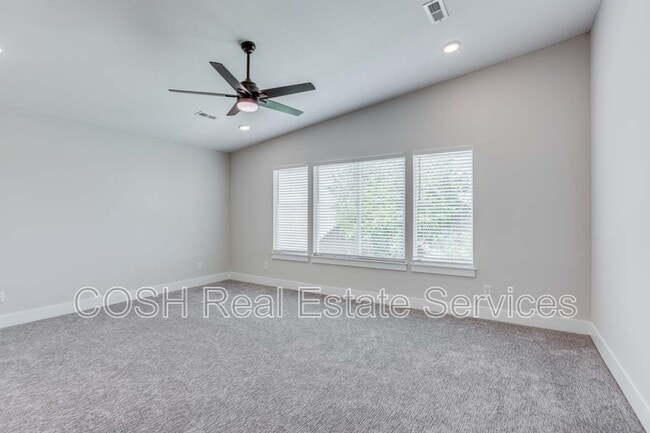 Building Photo - 8423 W 37th Ct N