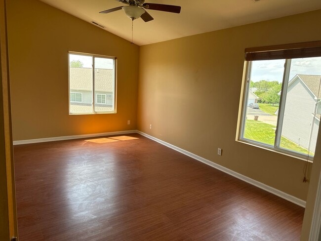 Building Photo - 7428 Thomas Dr