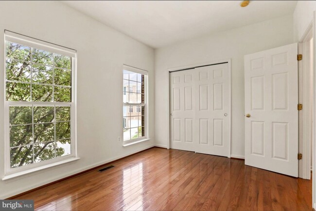 Building Photo - 2418 Misty Dawn Ct