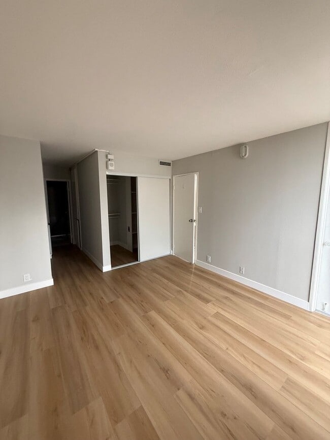 Building Photo - 1750 E.Ocean #303