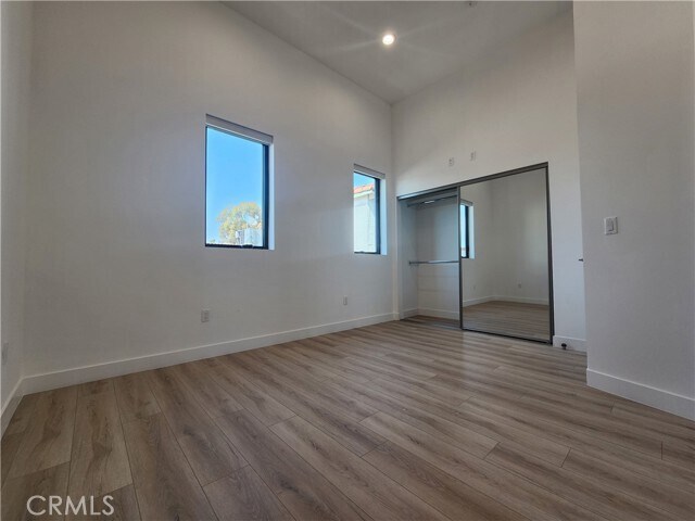 Building Photo - 6061 Fulton Ave