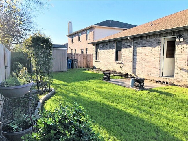 Building Photo - 1620 Flagstone Ln