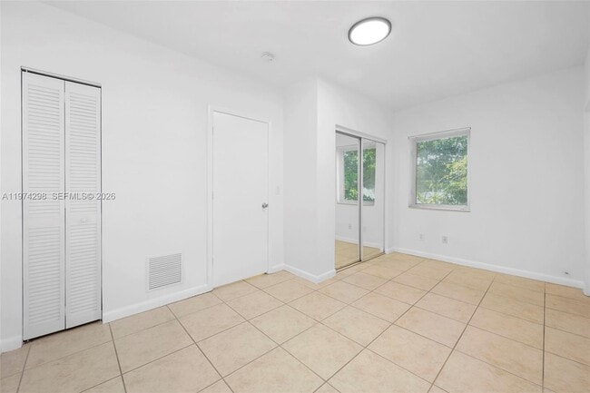 Building Photo - 571 NE 82nd St