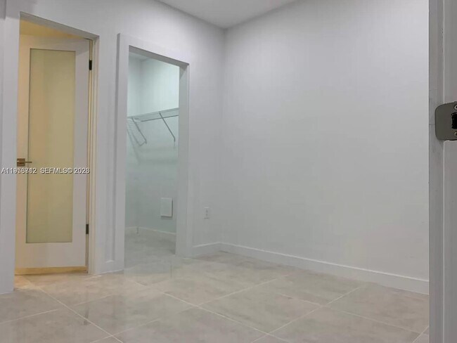 Building Photo - 319 W 28th St