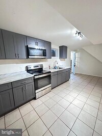 Building Photo - 9326 Wellington St