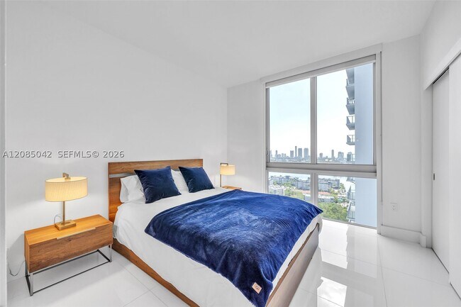 Building Photo - 16385 Biscayne Blvd