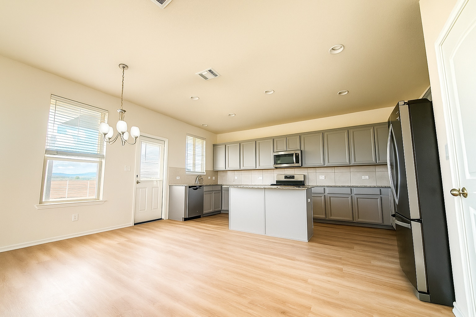 Building Photo - 2060 Cliffbrake Way