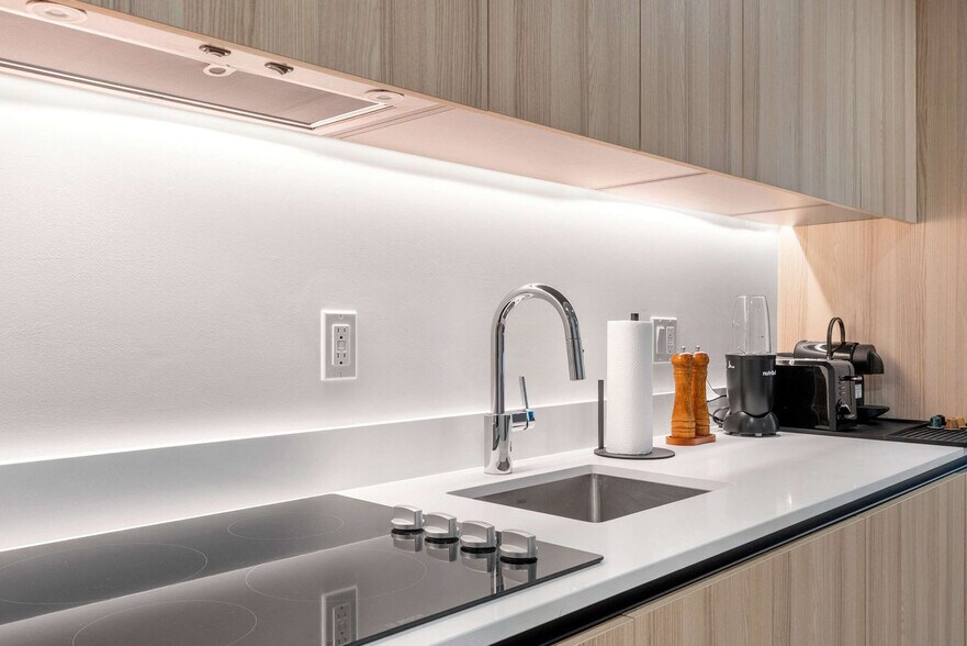 Building Photo - 225 N Miami Ave