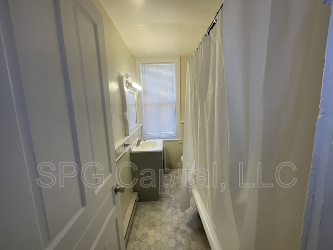 Building Photo - 150 S Pine St