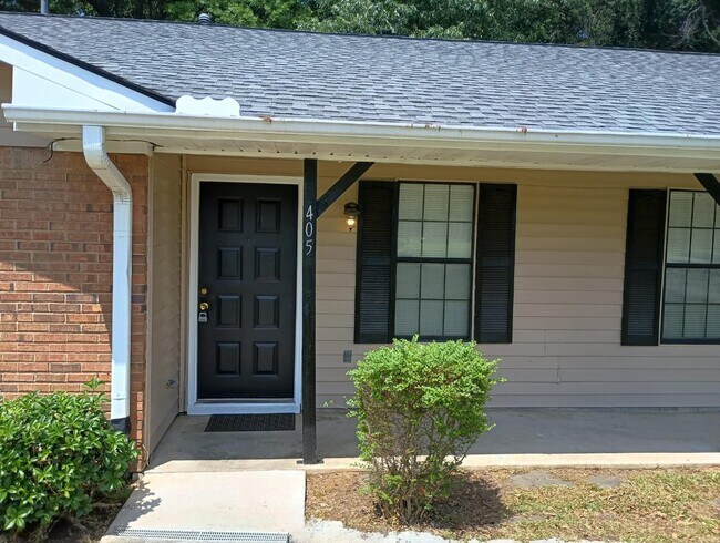 Building Photo - 405 Santa Fe Trail