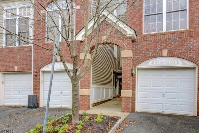 Building Photo - 117 Donato Cir