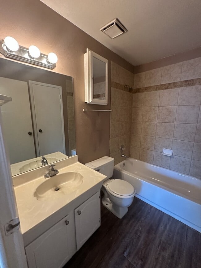 Building Photo - 13906 Buckingham Dr