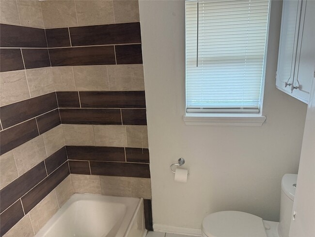 Building Photo - 1309 Velma St