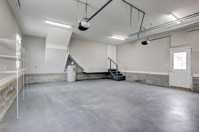 Building Photo - 127 Riverbend Dr